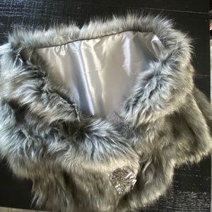 Faux-Fur Shoulder Wrap Grey-Silver
